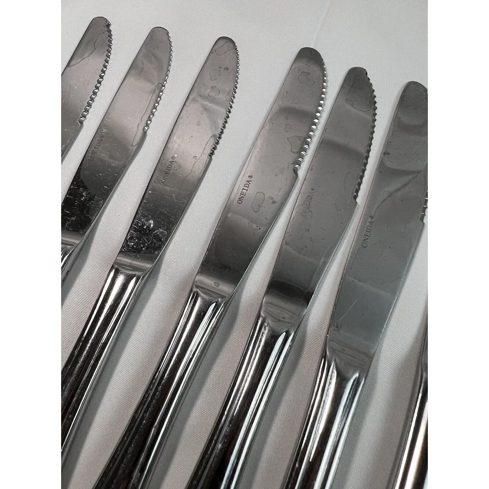 Oneida Stainless 9” Dinner Knives Set of‎ 8